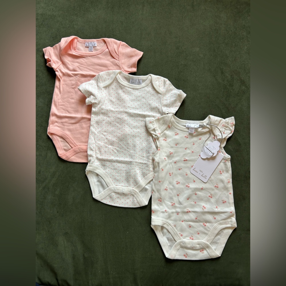 Beau et belle Set of Three Baby Onesies in Cream and Pink